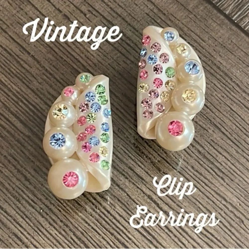 Vintage UniqueโShaped Thermoset & Pastel Rhinestone Clip Earrings